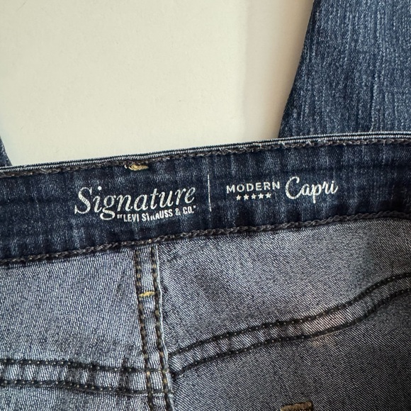 Signature by Levi Strauss Dark Wash Modern Capri Jeans Size 14 Great Condition - Picture 6 of 9
